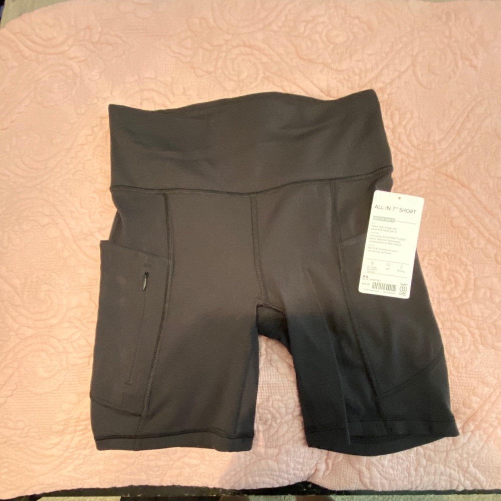 Athleta all in 7” short black NWT